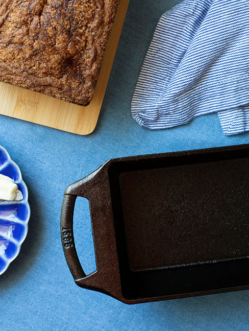Lodge 8.5 x 4.5 Inch Seasoned Cast Iron Loaf Pan