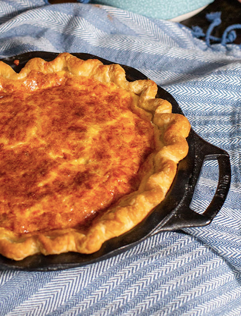 Lodge 9" Seasoned Cast Iron Pie Pan