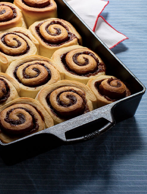 Lodge 9" x 13" Seasoned Cast Iron Casserole