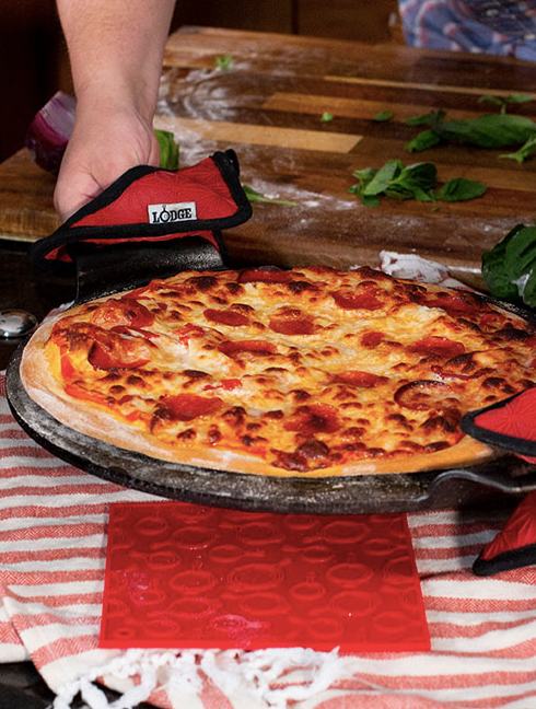 Lodge 15" Seasoned Cast Iron Pizza Pan